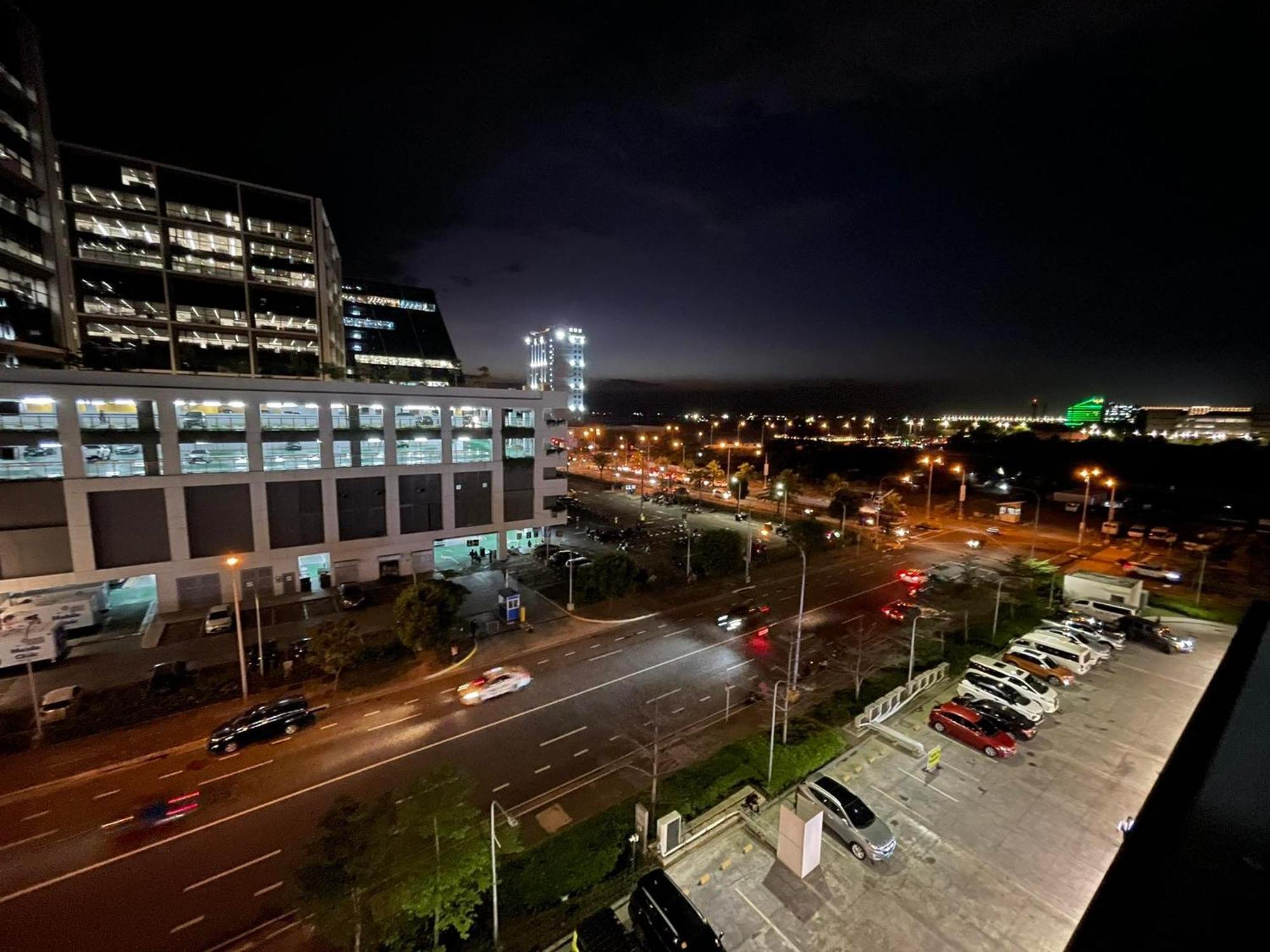 Shore Residences, Mall Of Asia Complex Stays By Pbyy Манила Экстерьер фото